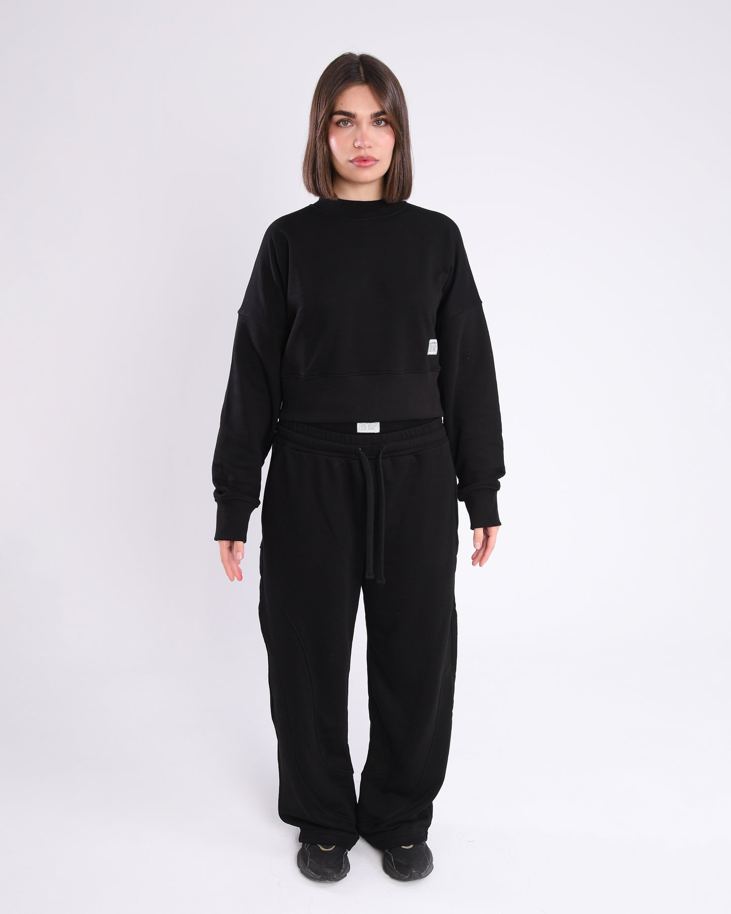 Black cropped Crew